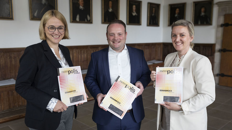 Oberbürgermeisterin Katharina Pötter, Alexander Illenseer (Geschäftsführer mO.) und Julia Krämer (mO.) . Foto: Swaantje Hehmann