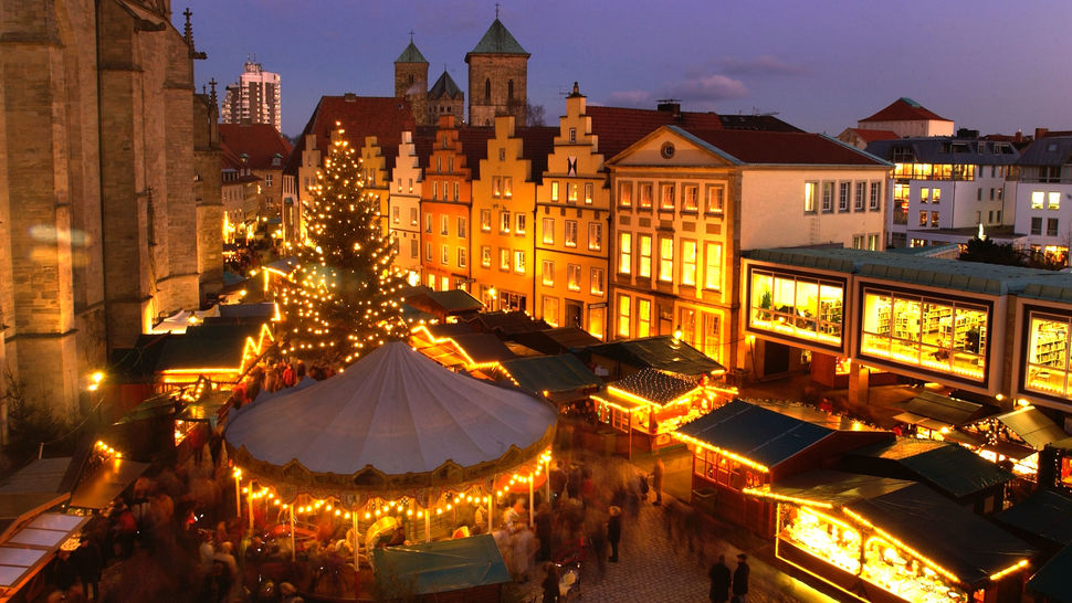 Osnabrücker Weihnachtsmarkt auf dem Marktplatz von Oben
