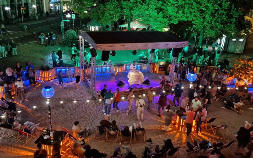 Entspannte Atmosphäre, kühle Drinks und tolle Liveacts — Der Theater Beach ist zurück