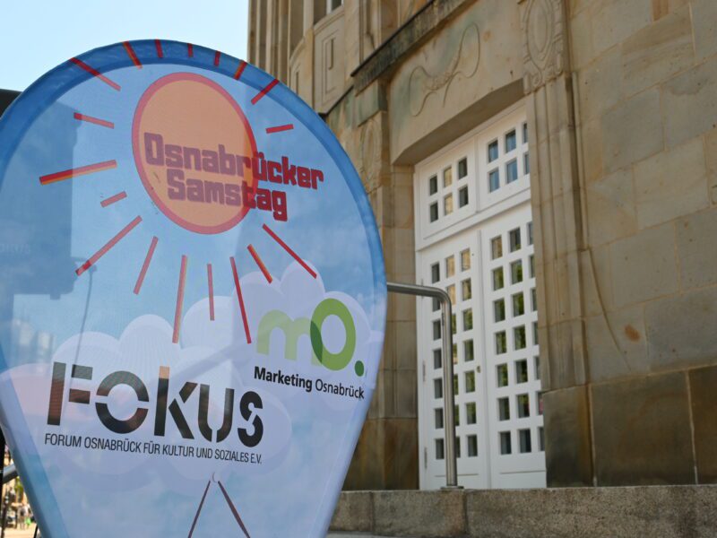 Marketing für Kulturschaffende Straßenkunst vor dem Theater