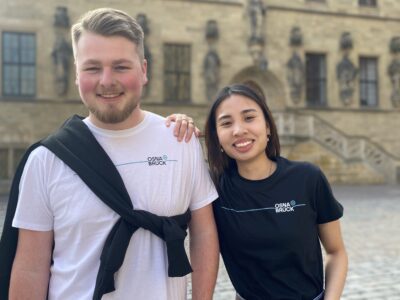 Merchandising: T-Shirts und Hoodie mit Stadtlogo