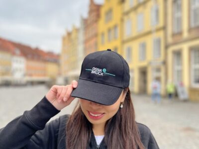 Merchandising: Basecap mit Stadtlogo