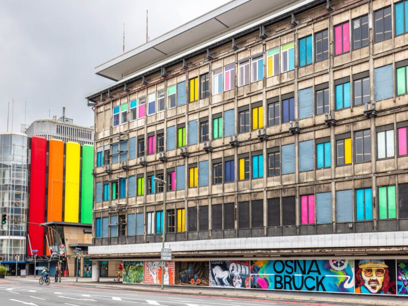 Zwischen Ruine und Kunst: Galeria Kaufhof neu ins Stadtbild gerückt