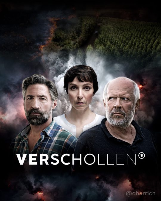 Filmplakat Verschollen: Drei Gesichter vor Waldbrand-Hintergrund. Investigativer Spielfilm.
