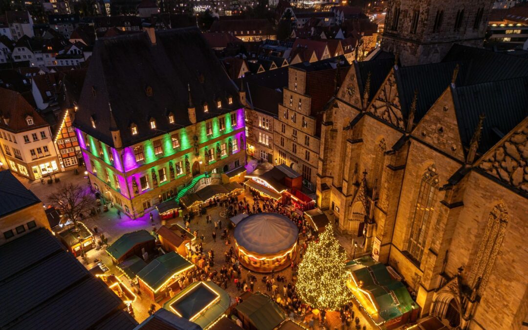 Histo­ri­scher Weihnachts­markt Osnabrück 2025: Ein Winter­märchen zwischen Rathaus, Dom und Marien­kirche