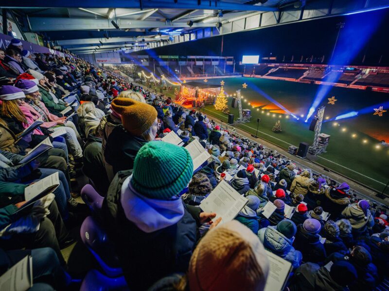 „Osnabrück singt Weihnachts­lieder“ begeistert 4.200 Besuche­rinnen und Besucher
