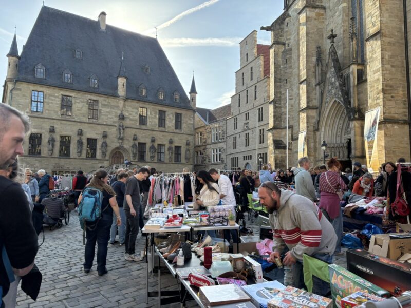 Heiß begehrt: Stand­platz­verkauf für den Osnabrücker Nacht­floh­markt startet